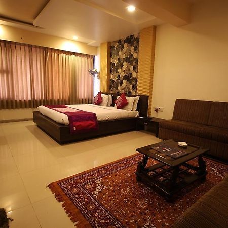 Oyo Premium Law Garden C G Road Hotel Ahmedabad Luaran gambar