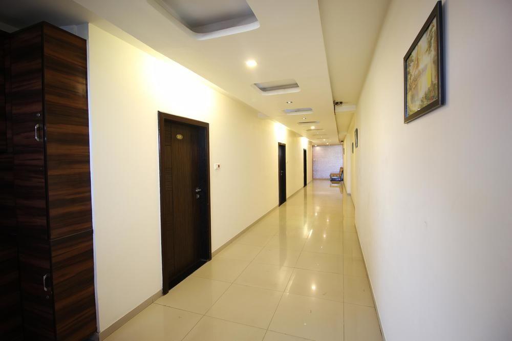 Oyo Premium Law Garden C G Road Hotel Ahmedabad Luaran gambar