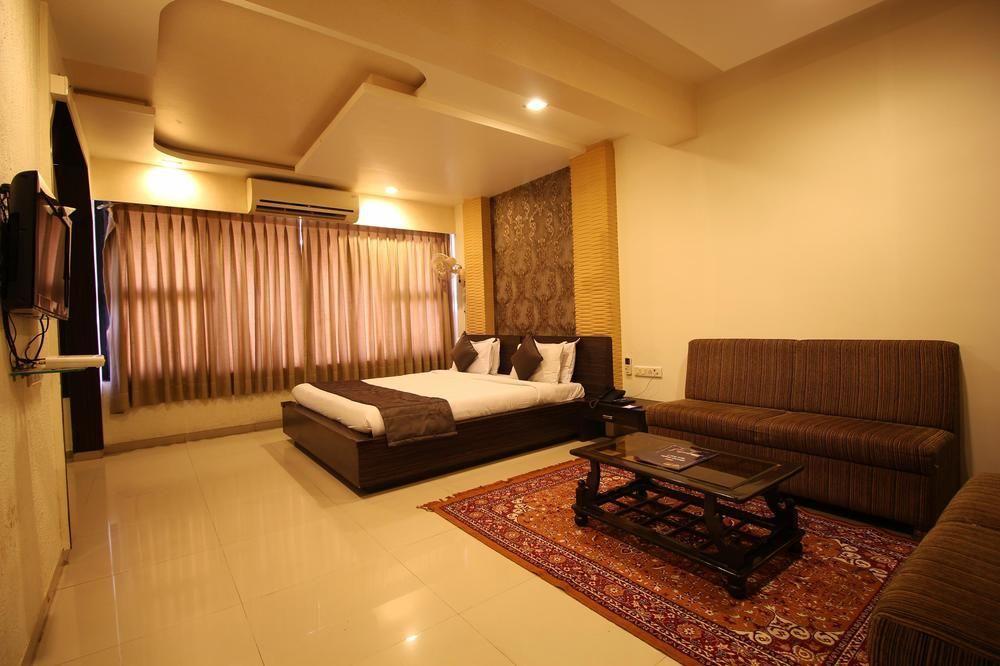 Oyo Premium Law Garden C G Road Hotel Ahmedabad Luaran gambar