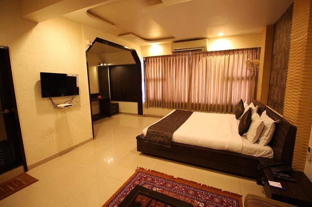 Oyo Premium Law Garden C G Road Hotel Ahmedabad Luaran gambar