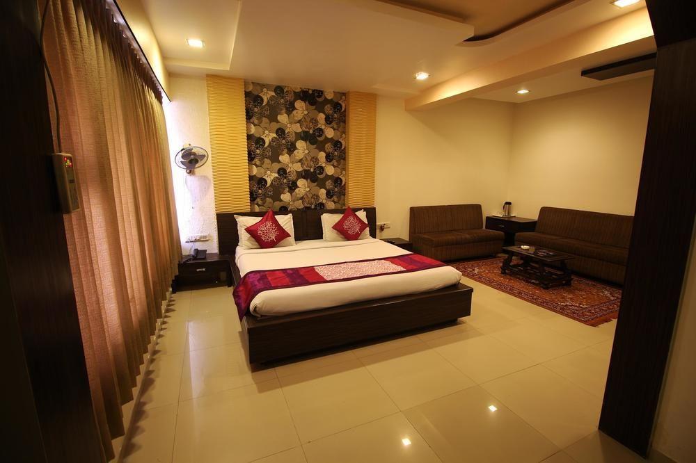 Oyo Premium Law Garden C G Road Hotel Ahmedabad Luaran gambar