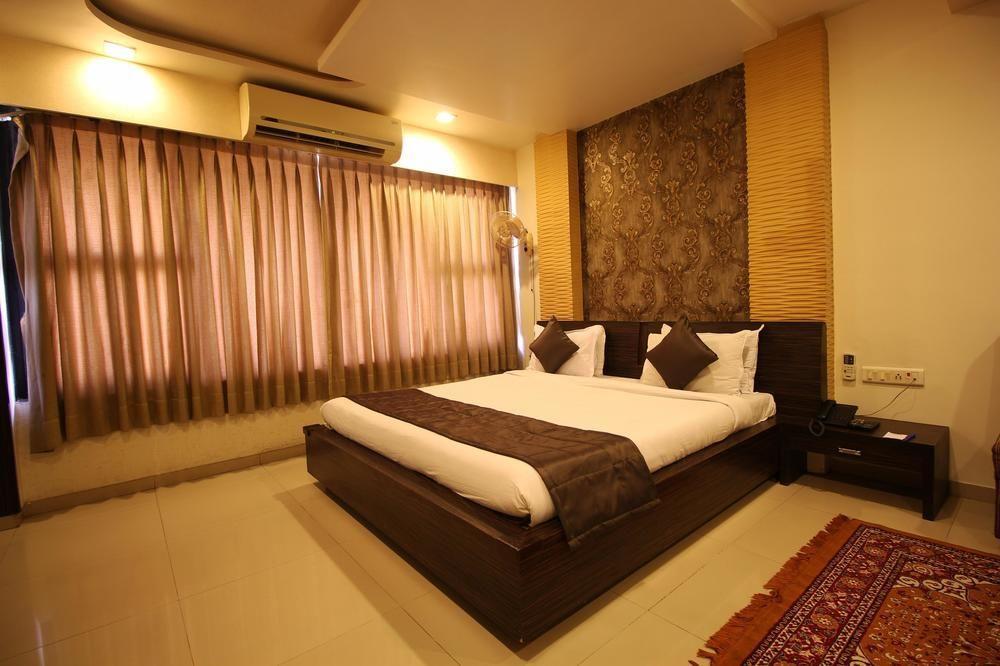 Oyo Premium Law Garden C G Road Hotel Ahmedabad Luaran gambar