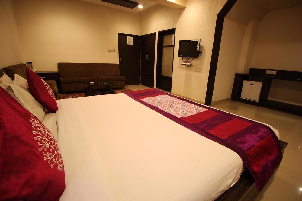 Oyo Premium Law Garden C G Road Hotel Ahmedabad Luaran gambar